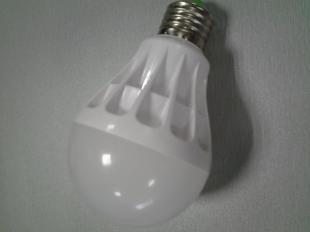 LED日光灯 现代照明的高效节能之选